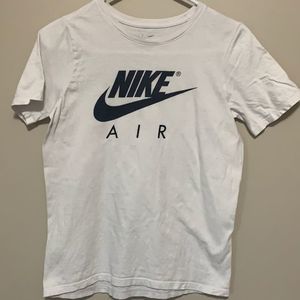 Nike T-shirt SZ Medium